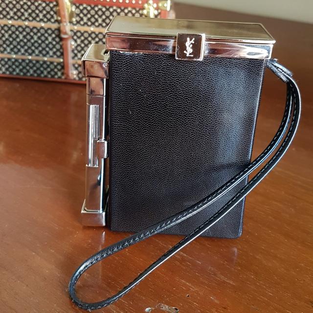 Porta sigarette vintage,con accendino incorporato e - Depop