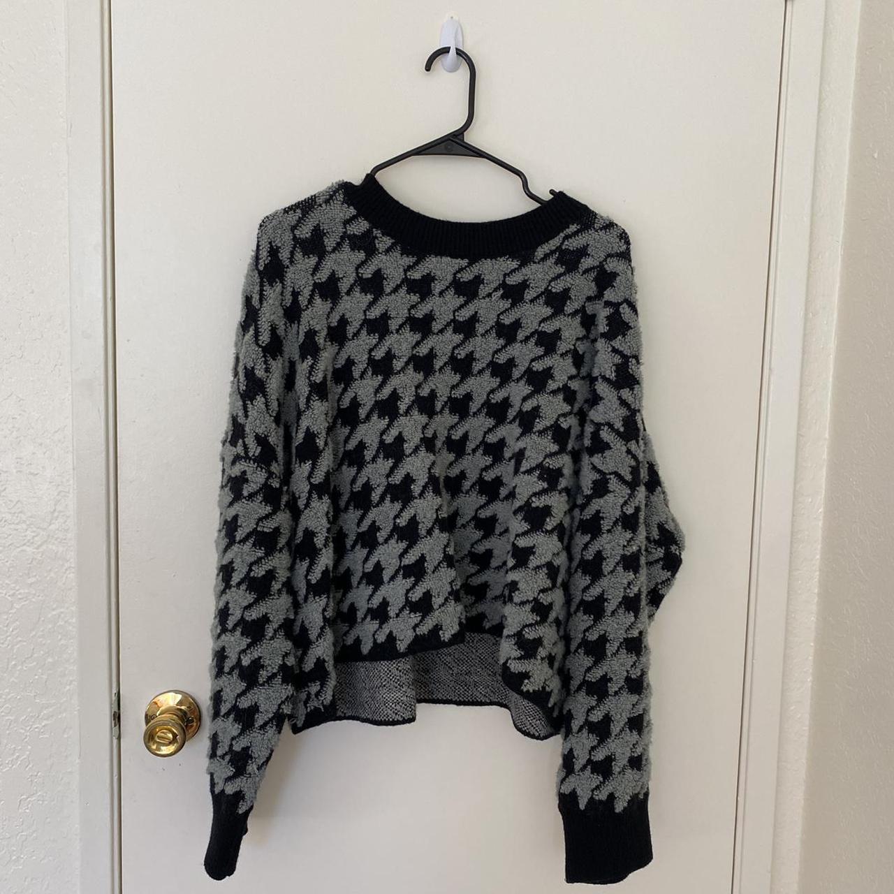 Max Studio Women's Black and Grey Jumper | Depop