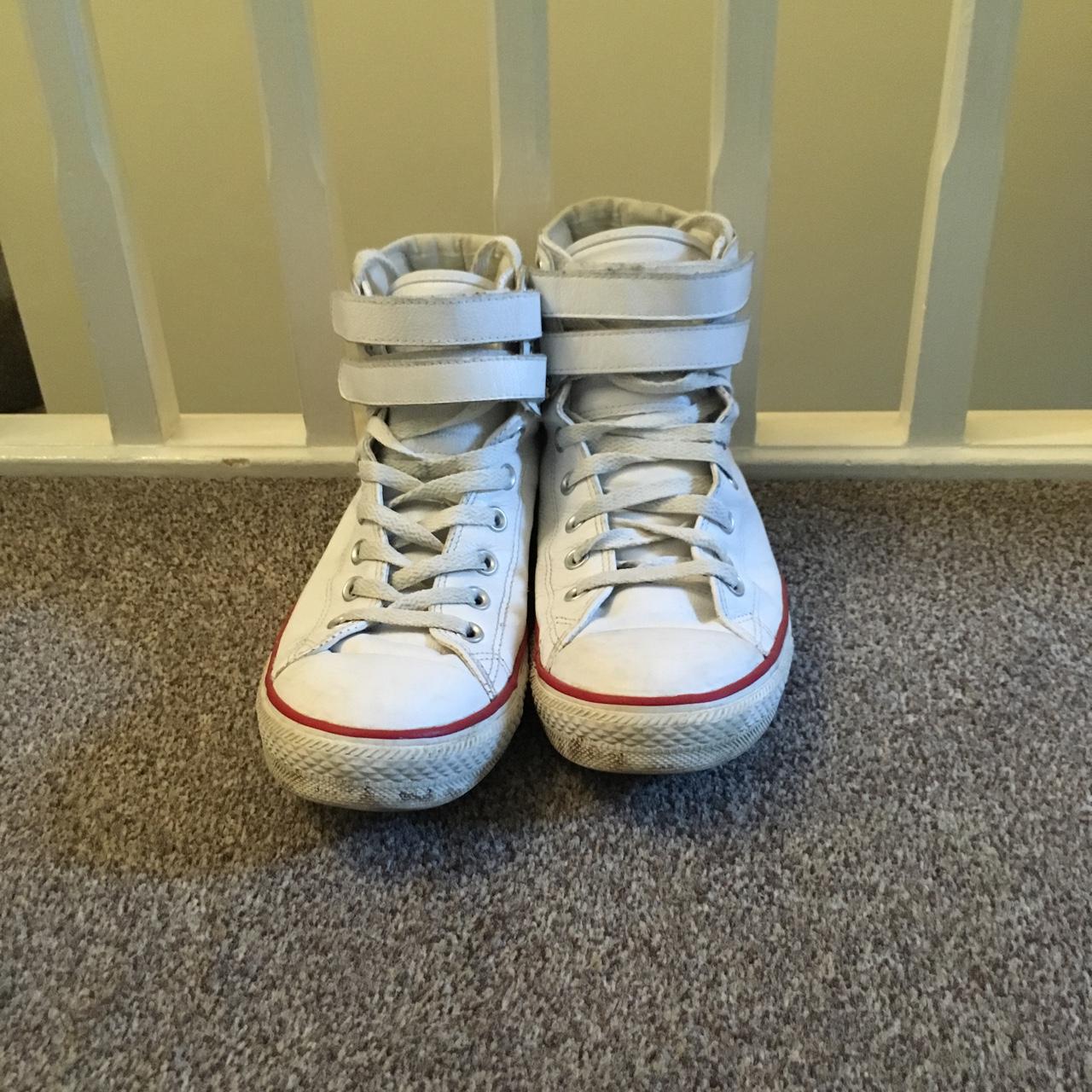 película Excéntrico Coherente Leather High top Velcro converse in white. In great... - Depop