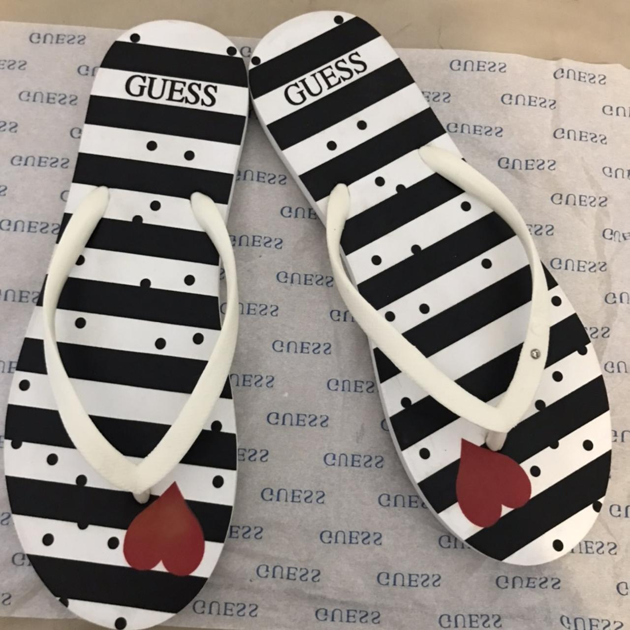 Guess flip best sale flops uk