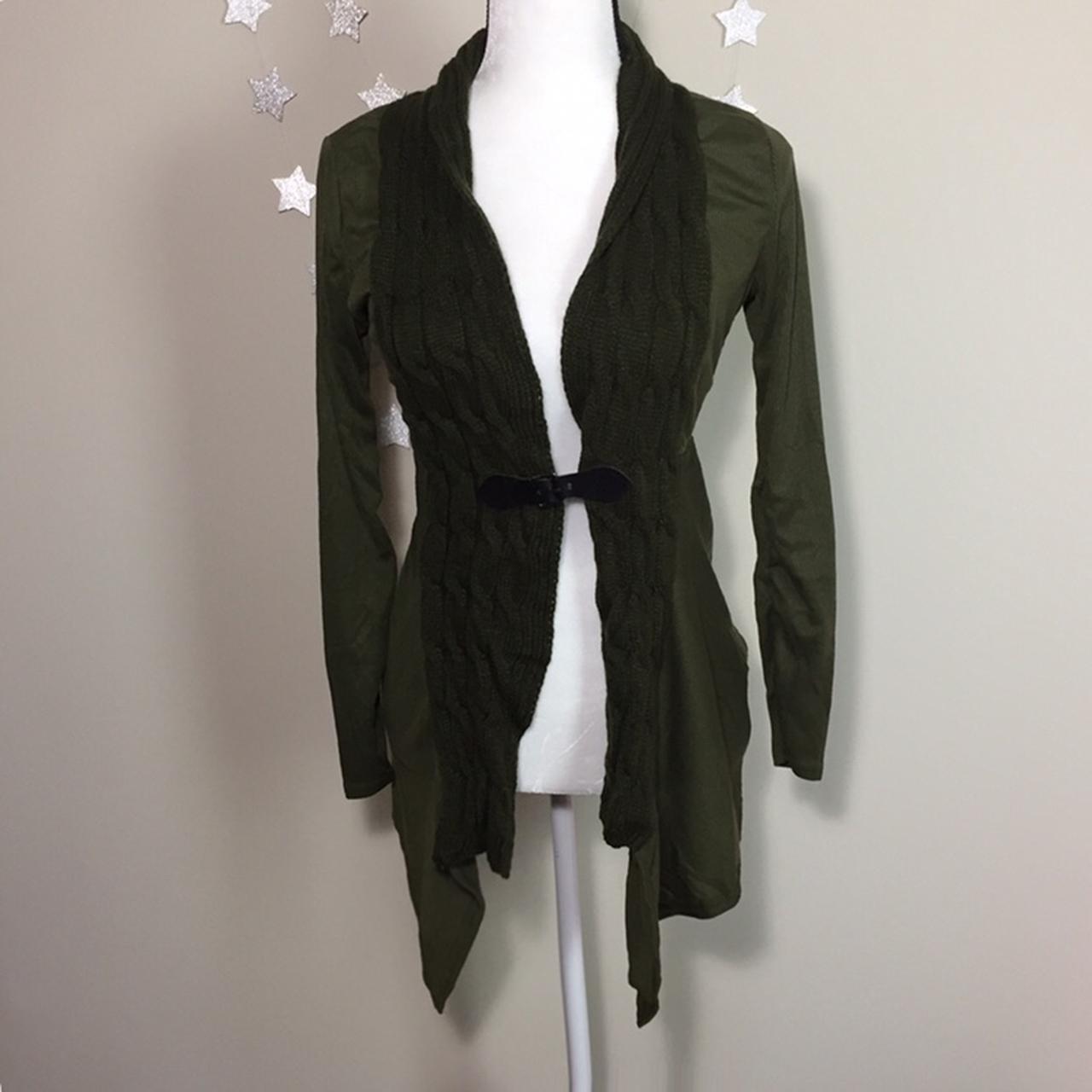 🧚‍♂️🌿 Gorgeous olive-forest green cardigan top! So... - Depop