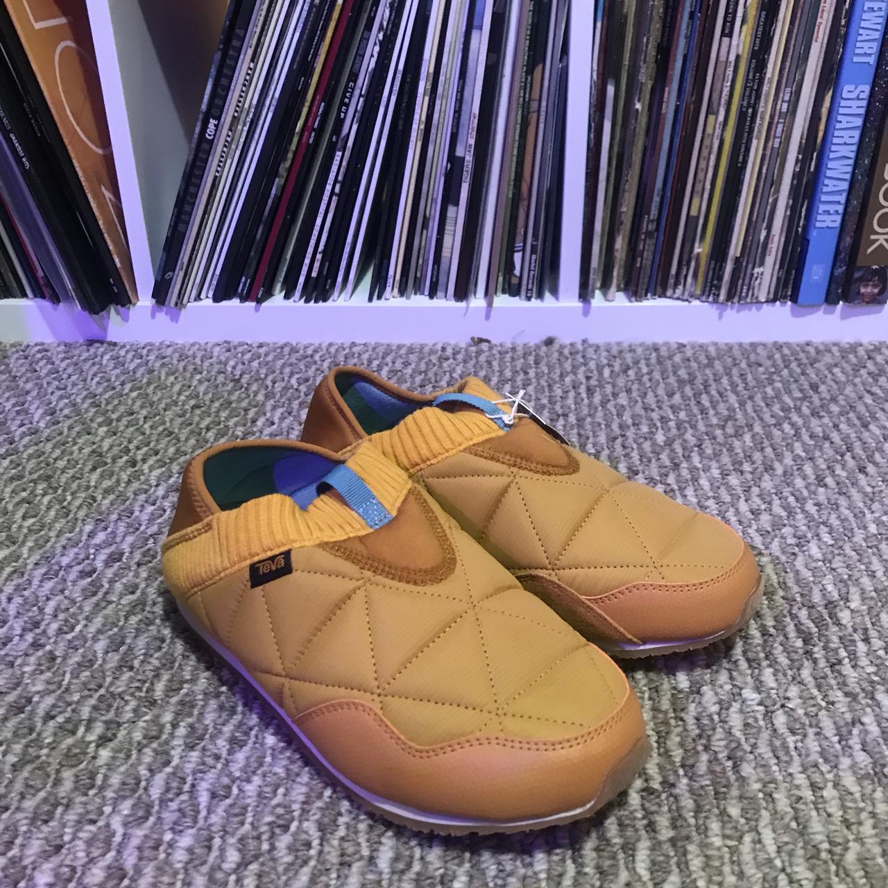 Teva ember moc on sale yellow