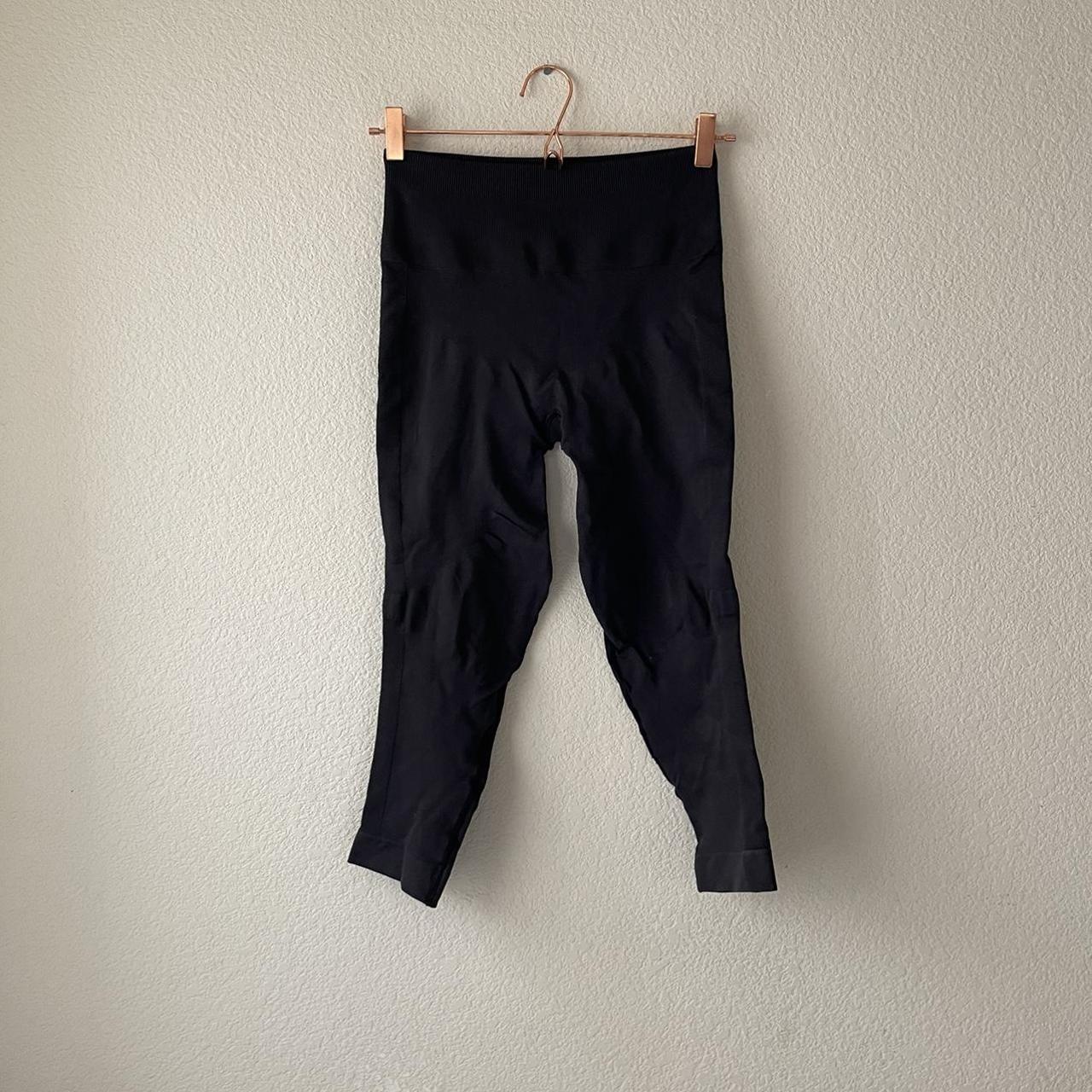 lululemon black cropped leggings. These are flawed - Depop