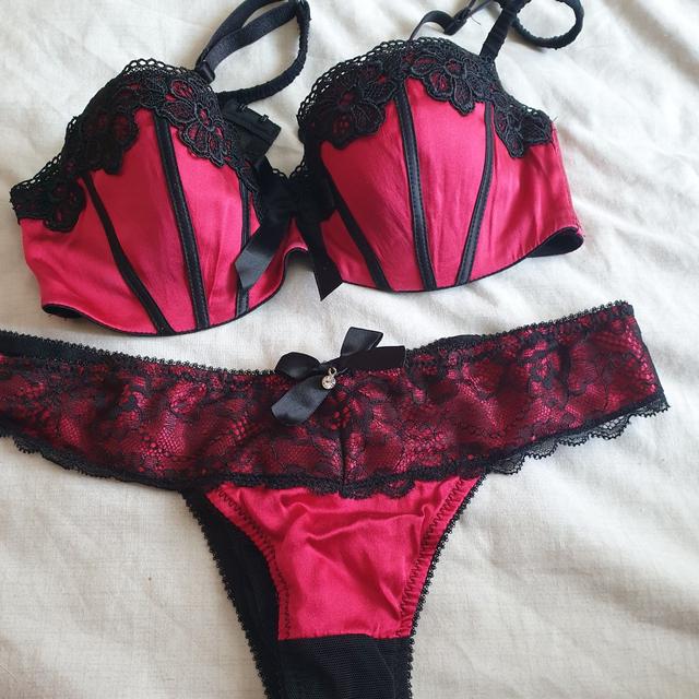 LA SENZA BRA Set UK 34B Suspender Thong Black & Pink Satin Lace