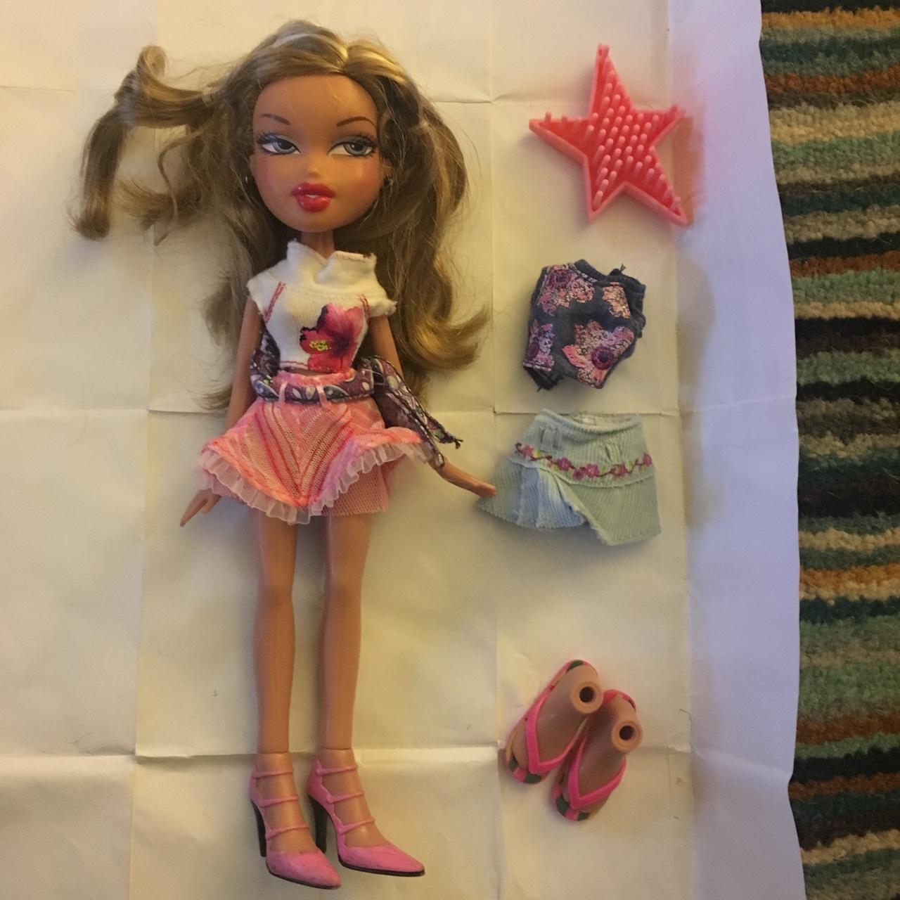 Bratz miscellaneous accessory lot peeling on the - Depop