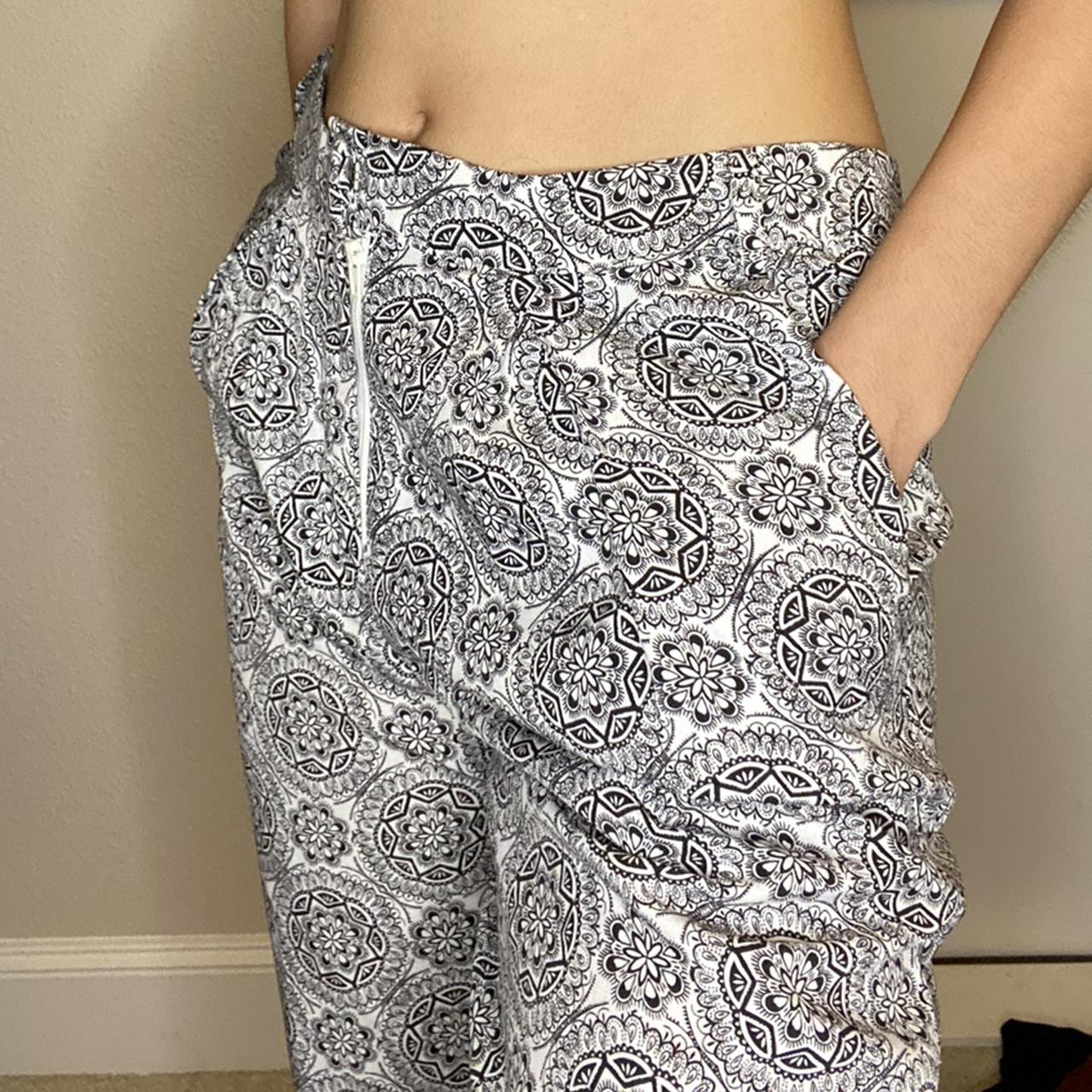 Women's White and Black Trousers (4)