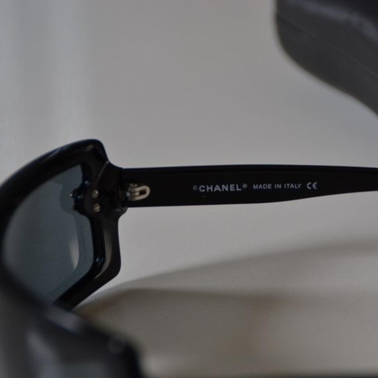 Chanel sunglasses with rare front logo, Comes with