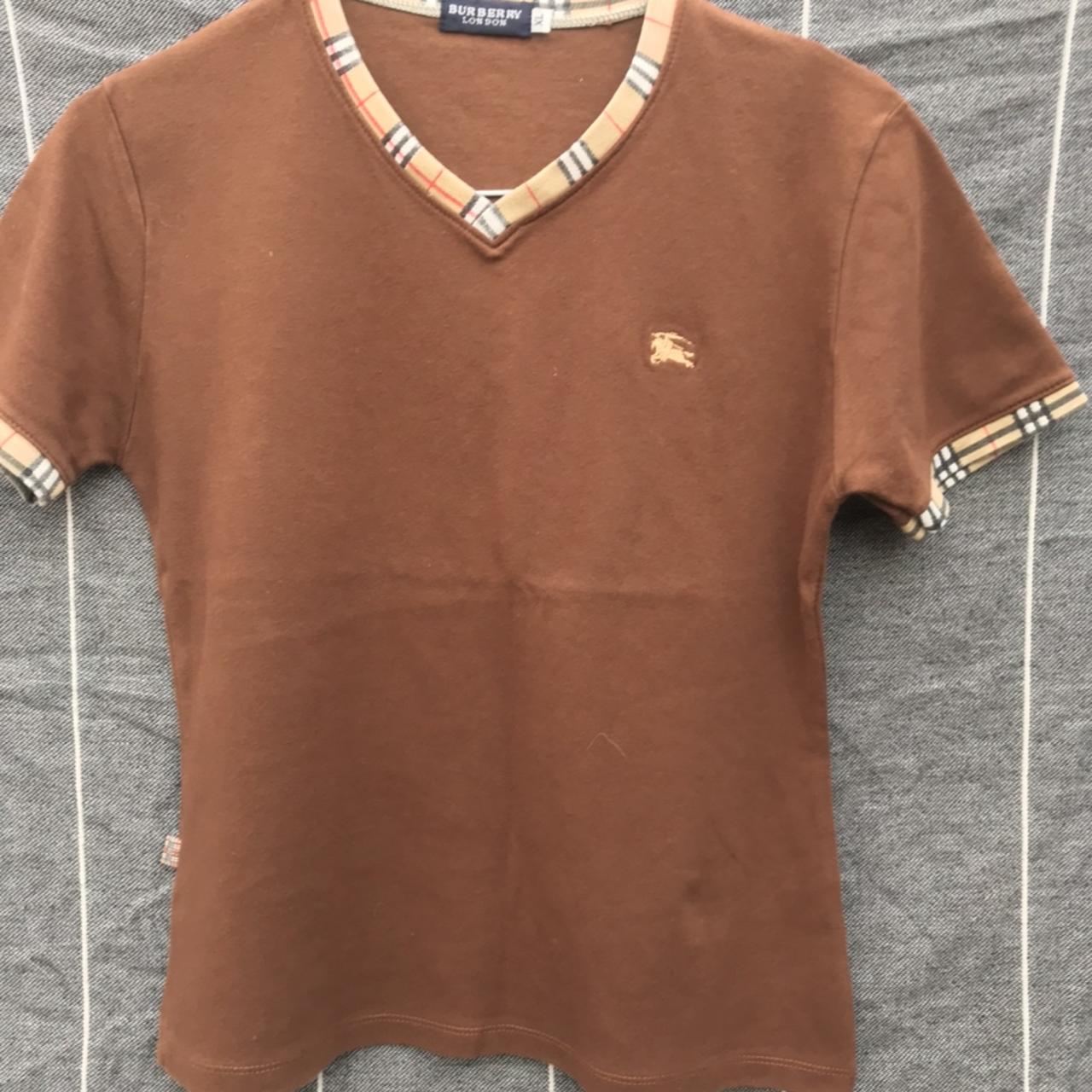 Classic Burberry fashion v-neck tee