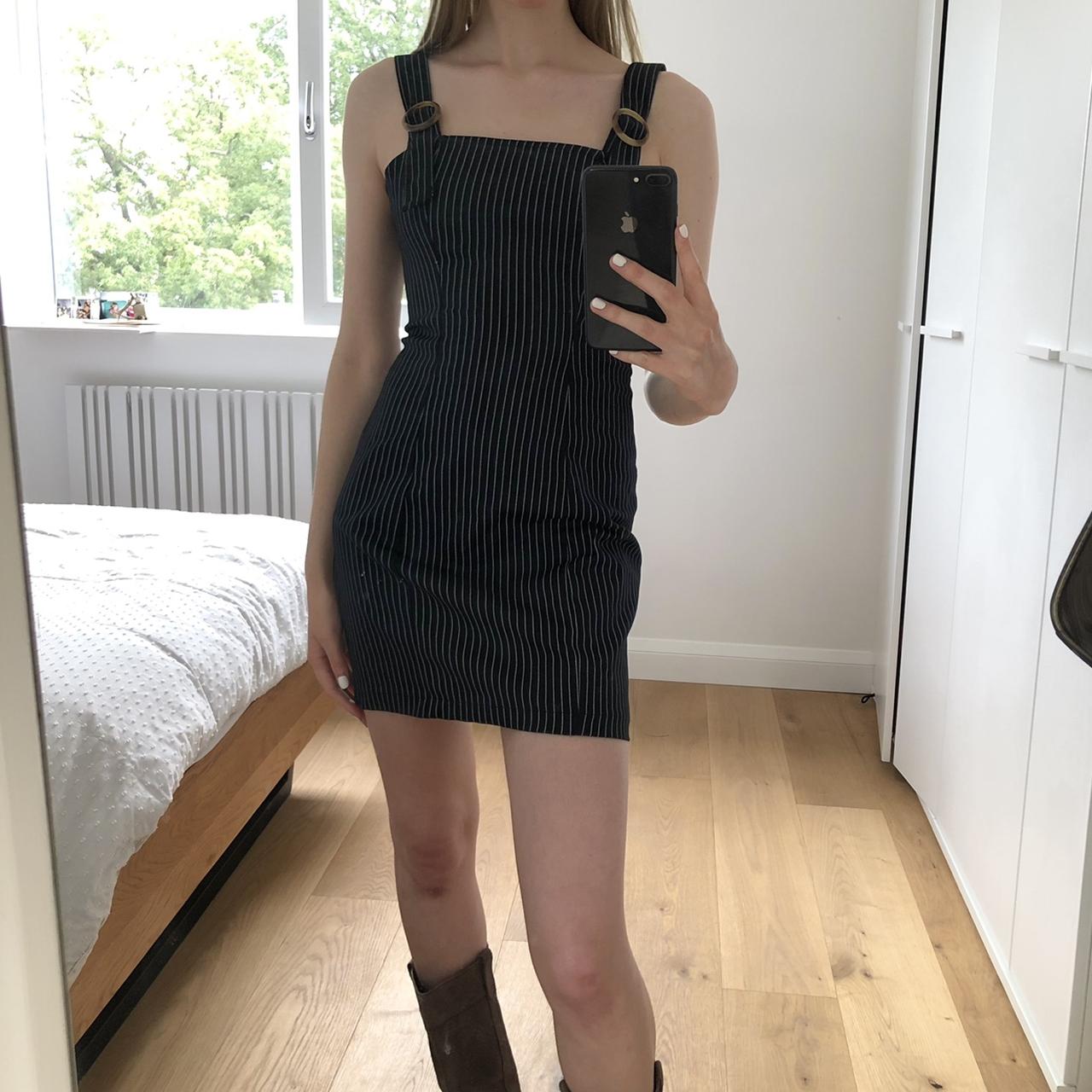 Pinafore hotsell dress bershka