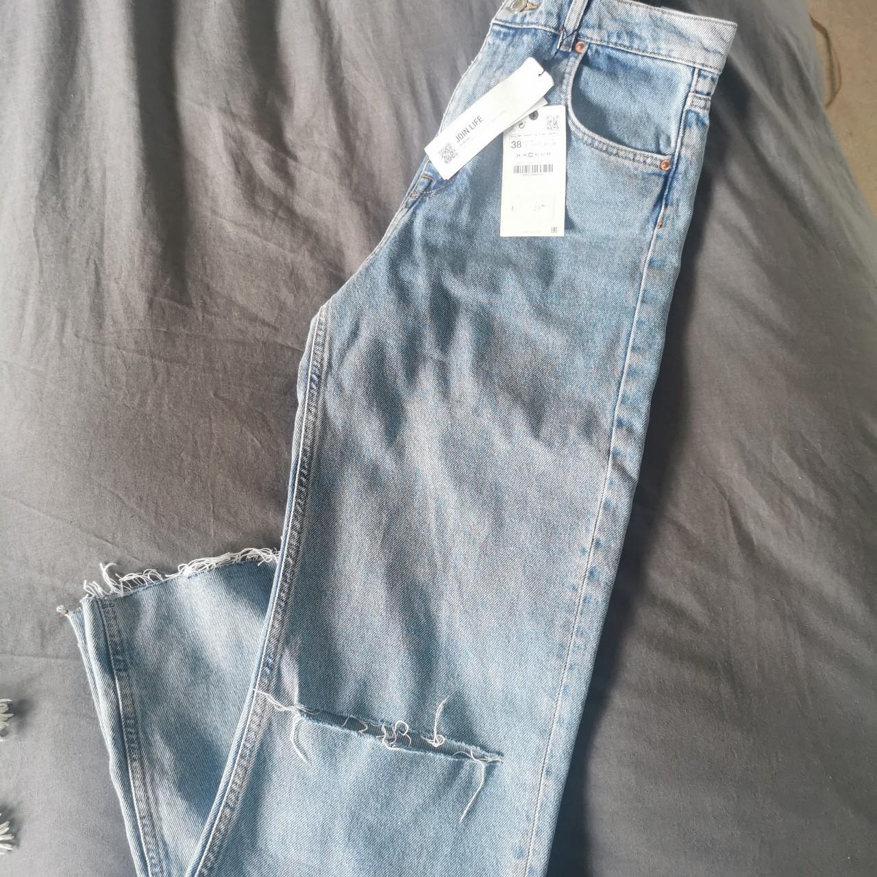 Zara 90s full length jeans with cut at knee Depop