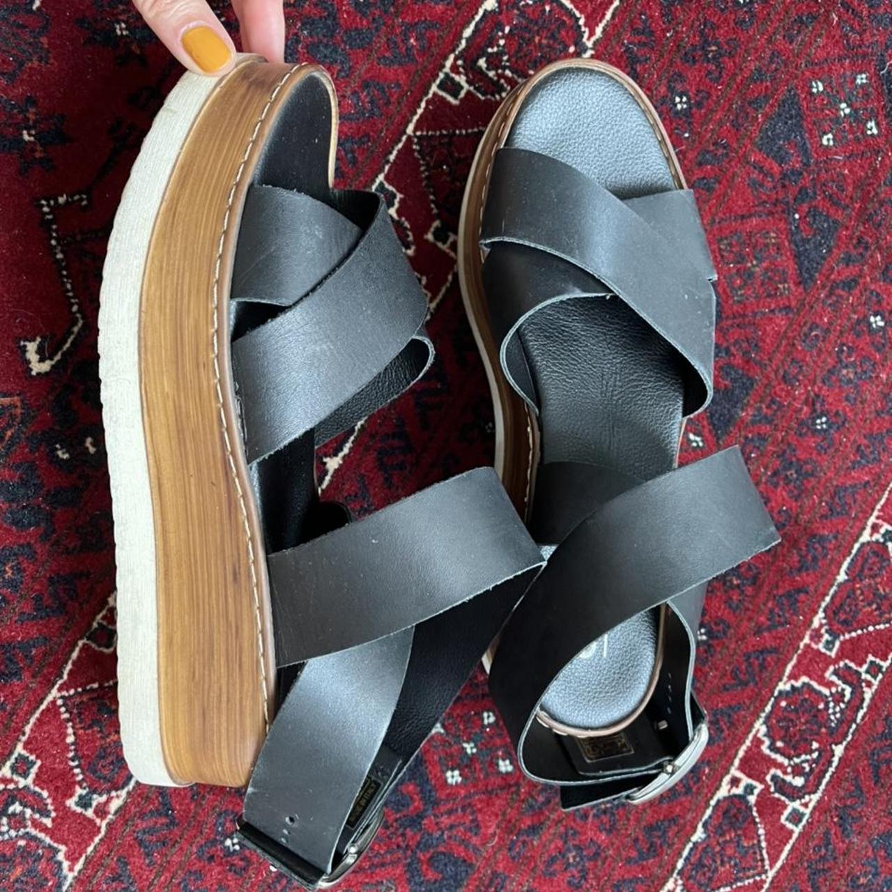stretchy platform sandals