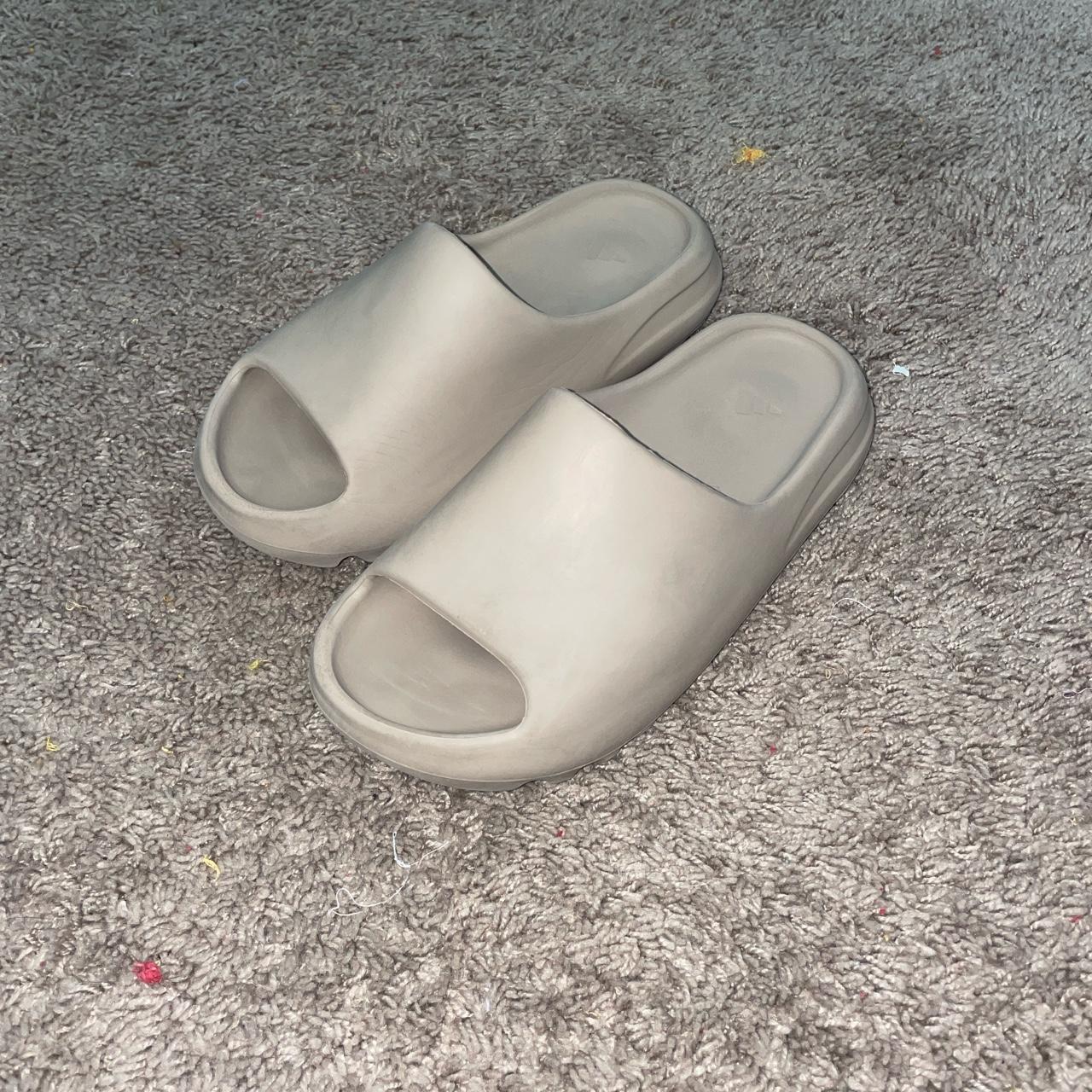 yeezy slides color bone