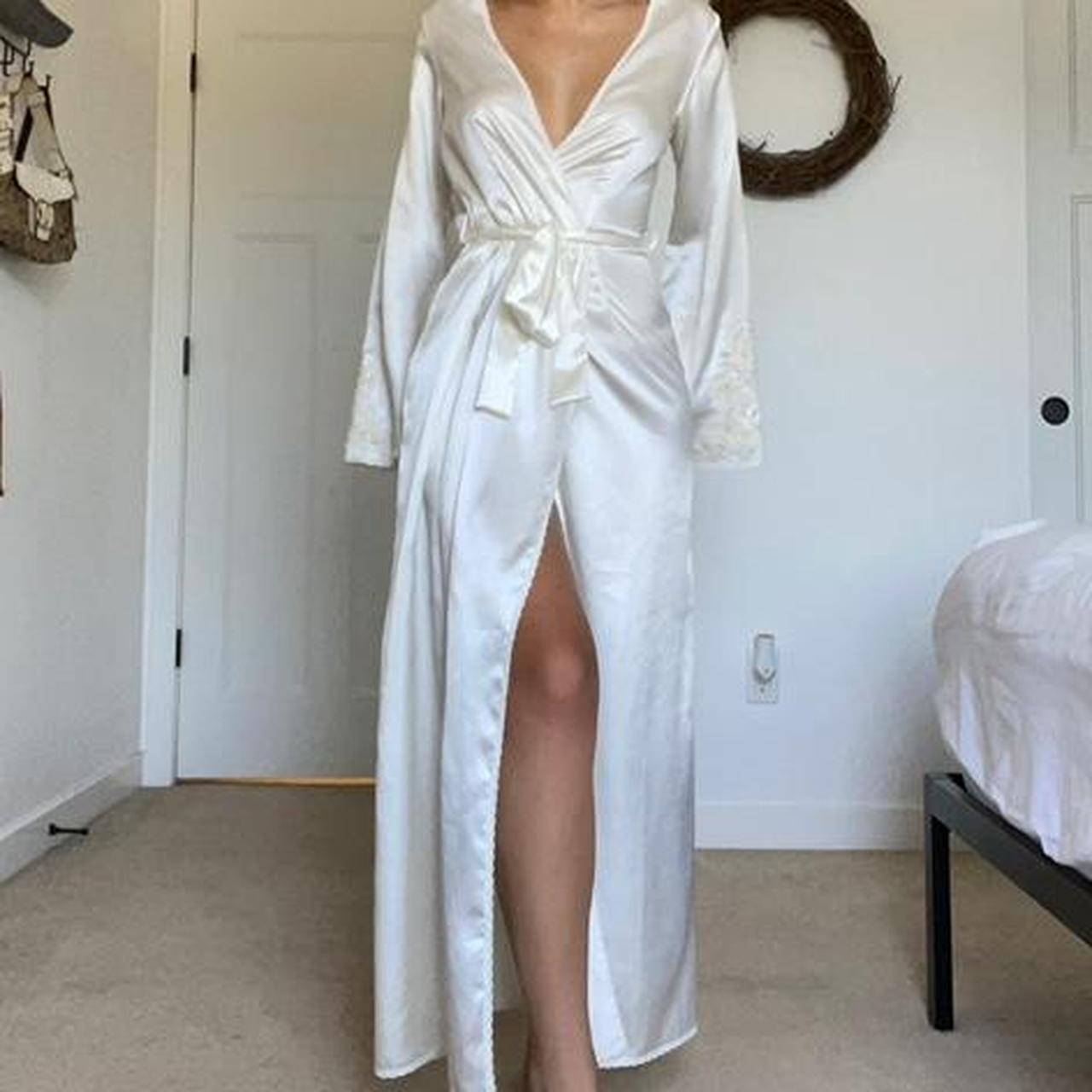 Victoria's Secret Women's White Robe Depop
