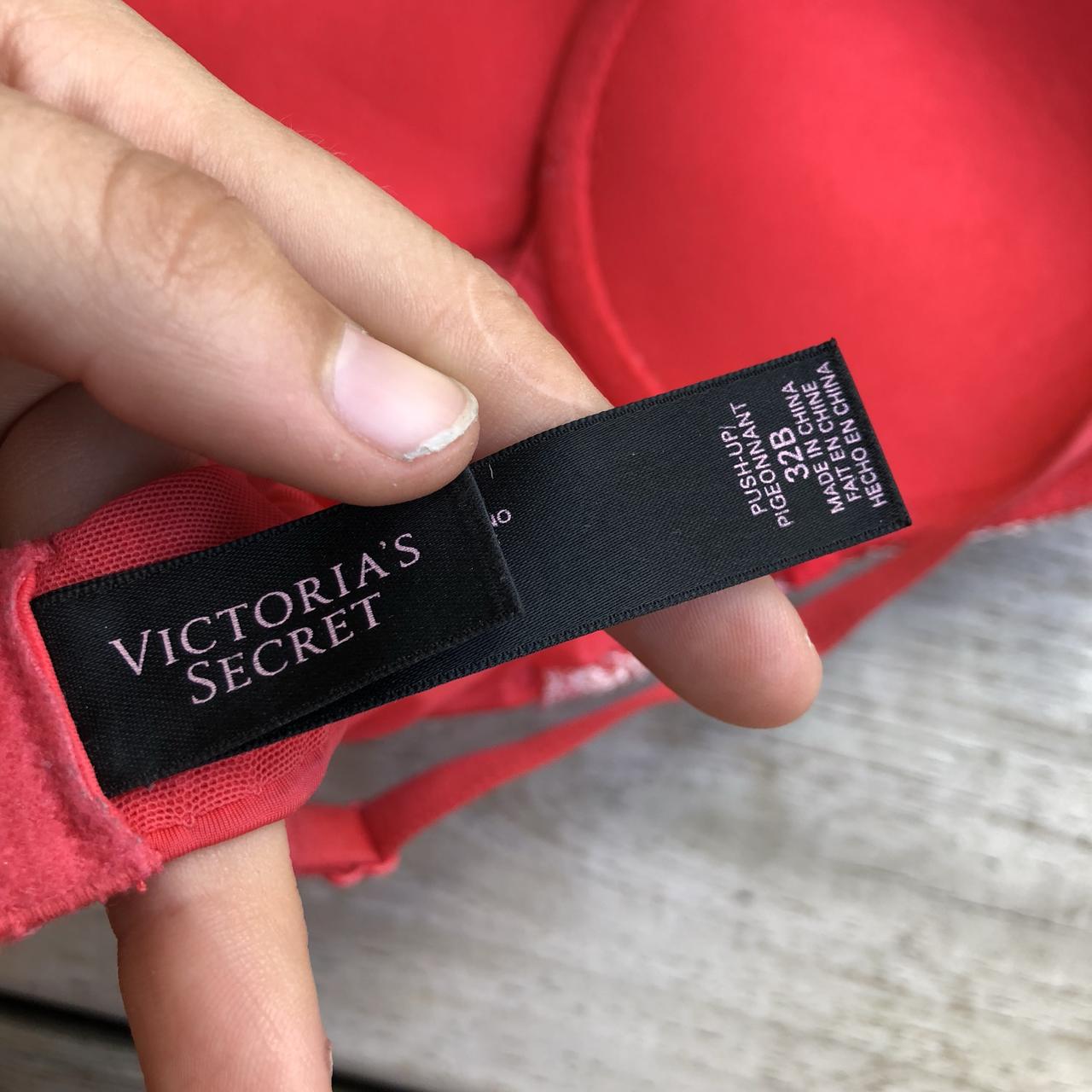 Victoria’s Secret 32B push up bra. No stains or