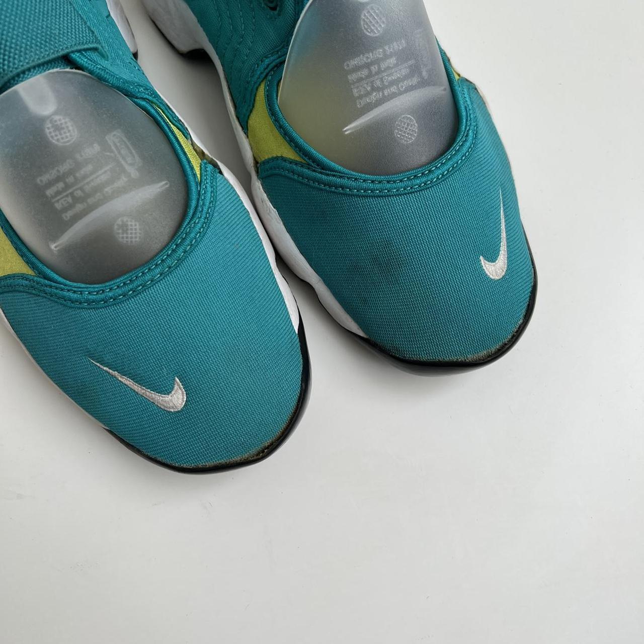 womens nike green trainers