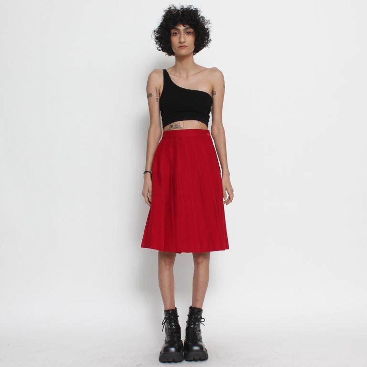 Deep red pleated outlet skirt