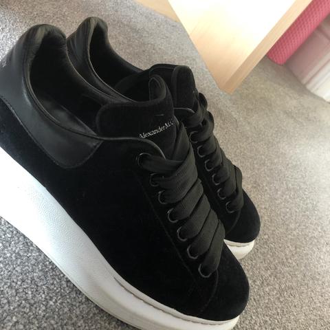 Black suede hot sale mcqueen trainers