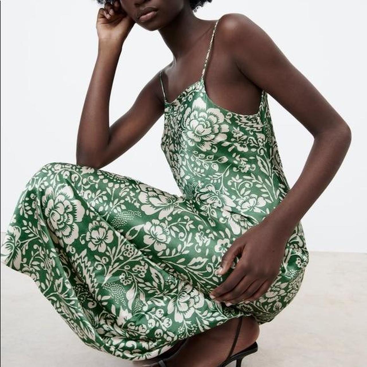 FREE UK SHIPPING Zara Paisley Green Satin Midi... Depop