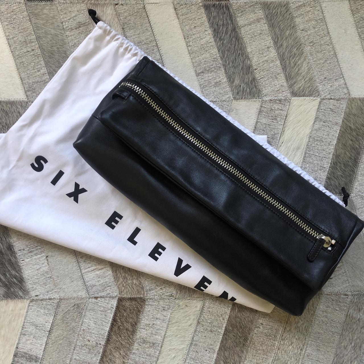 ARITZIA SIX ELEVEN outlet CLUTCH PURSE HAND BAG CLUTCH HUGGABLE LEATHER ZIPPER BLACK