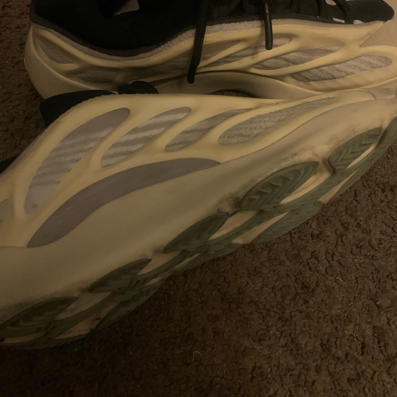 depop yeezy 700