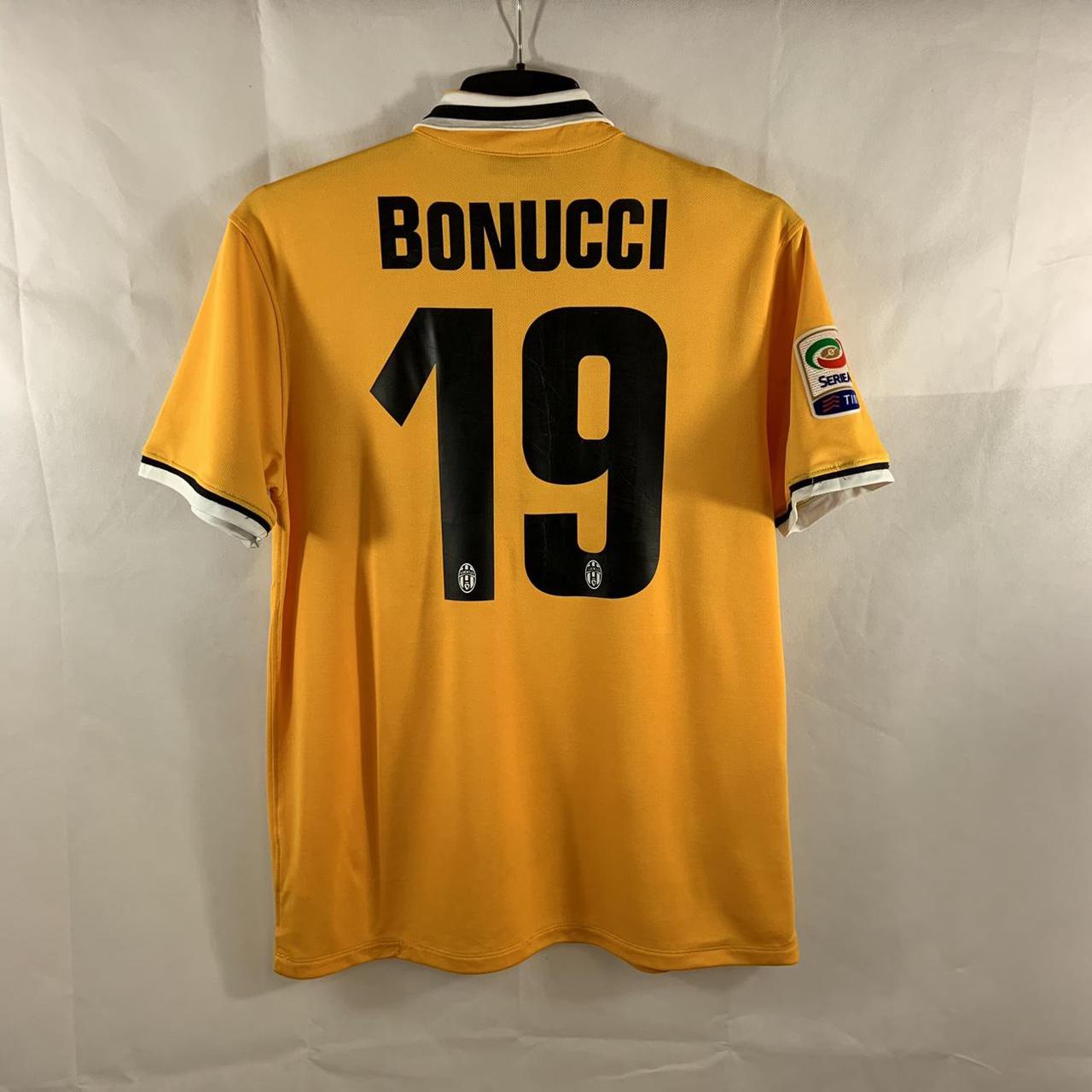 Juventus Bonucci 19 Away Football Shirt 2013/14... - Depop