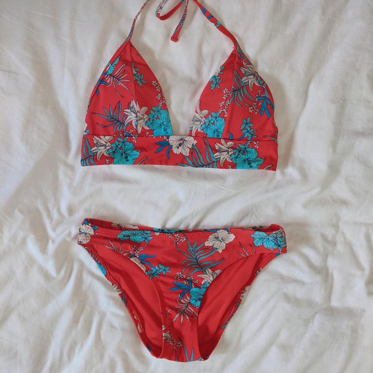 Red triangle bikini with Hawaiian flower print !! - Depop