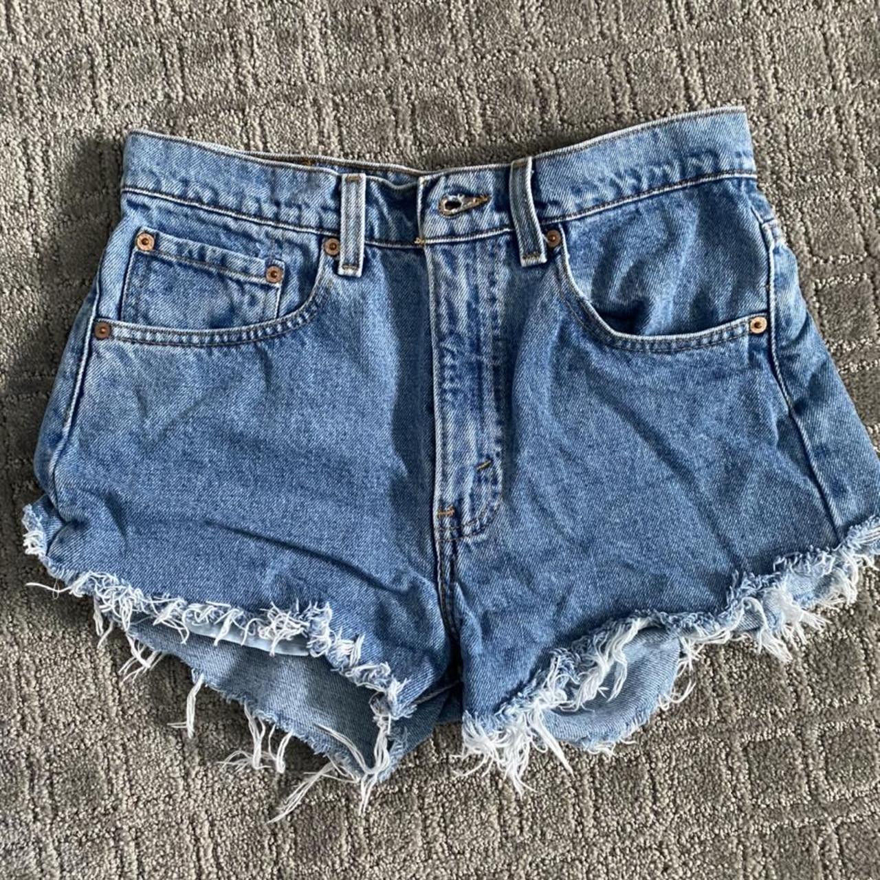 depop levi shorts