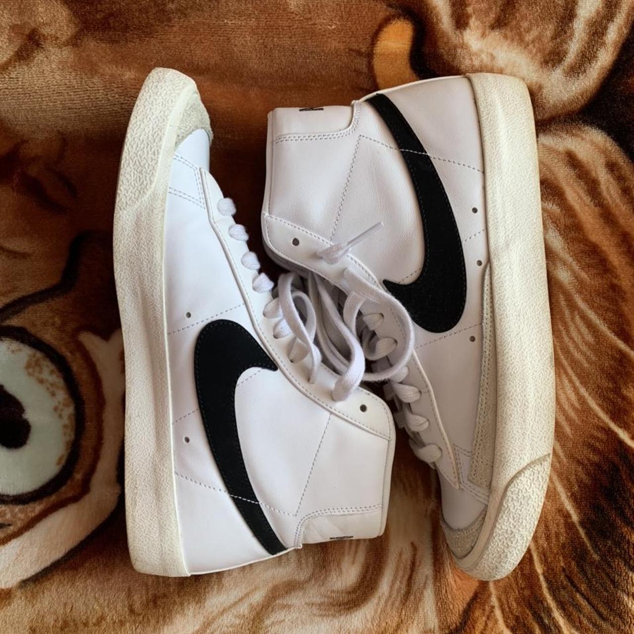 Nike Women's White and Black Trainers | Depop