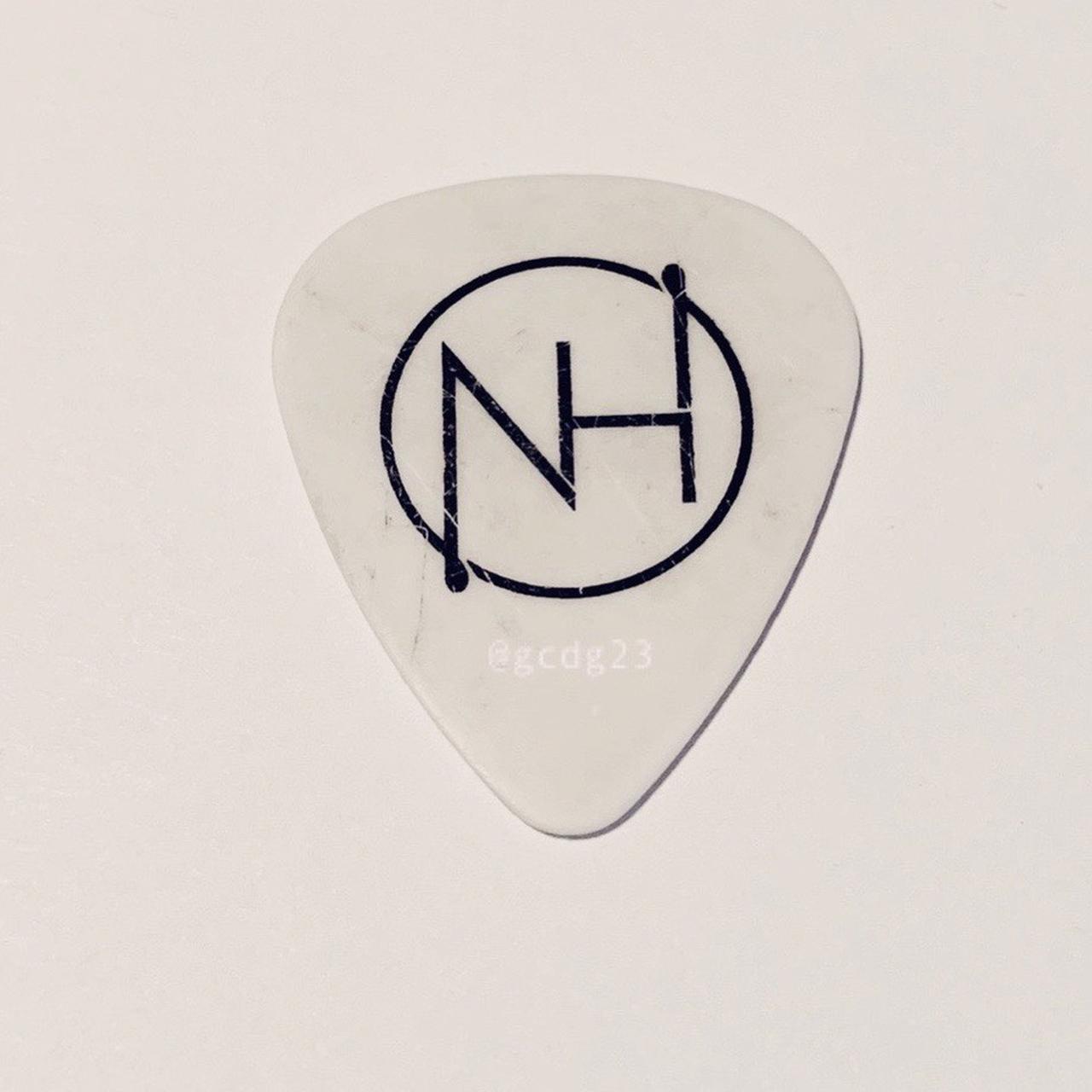 Niall horan deals guitar pick