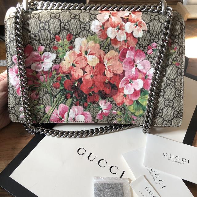 Gucci GG Supreme blooms pouch in pink. In excellent - Depop