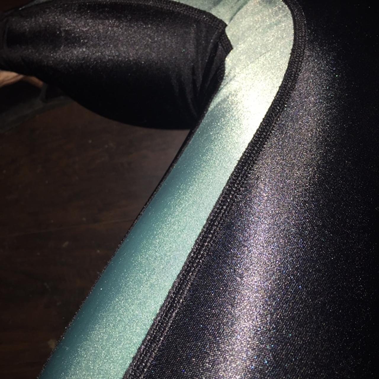 Beautiful shiny 80s vintage style leggings with a