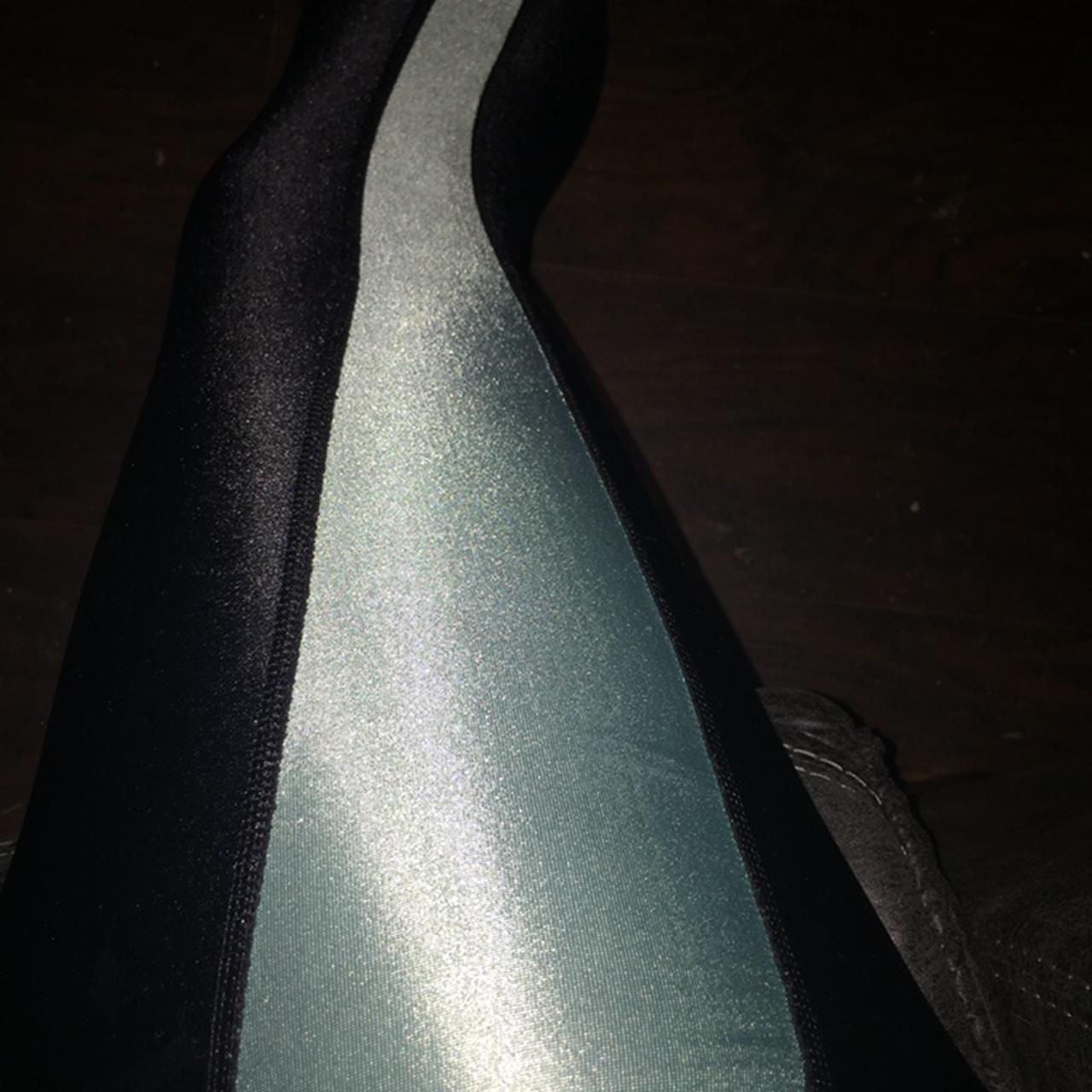 Beautiful shiny 80s vintage style leggings with a