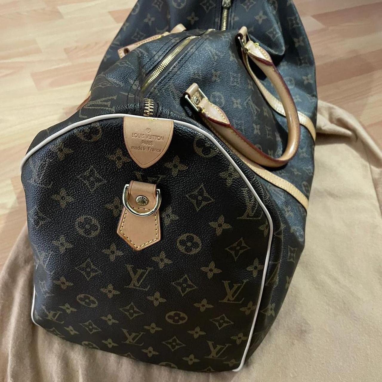 Classic LV duffle bag, hardly used. 100% authentic.