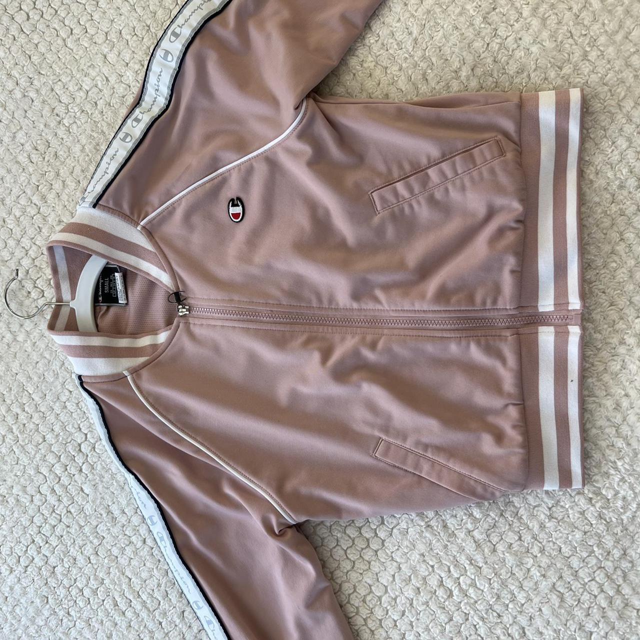 Product Image 4 - Champion Jacket 

Size small 



excellent