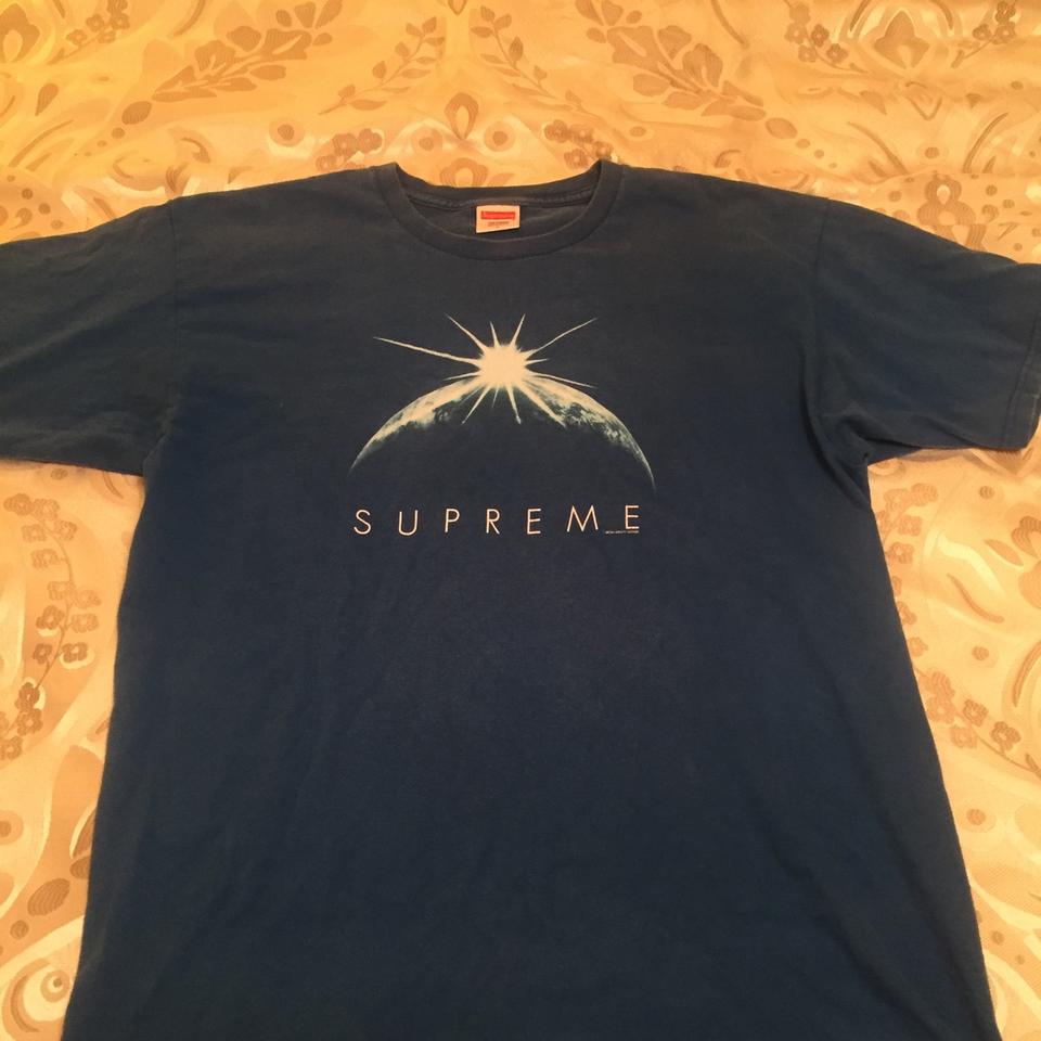supreme earth tee, rarest of the 3 colors that they - Depop