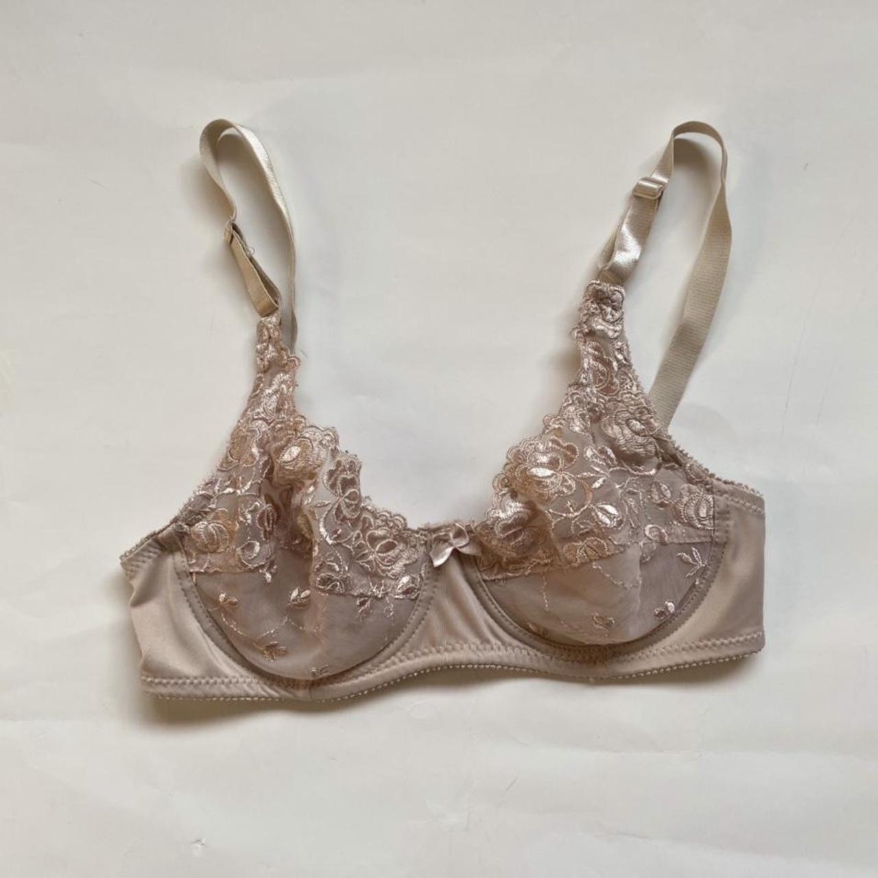 Cute nude blush pink bra 🌸 - size 95D - Spanish - - Depop
