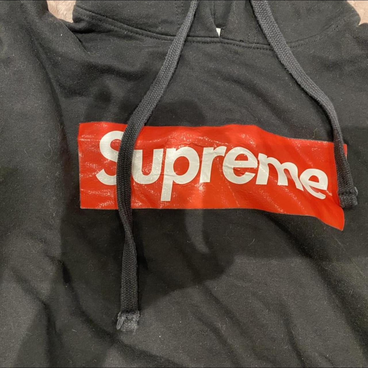 Supreme Women's Black Crop-top | Depop