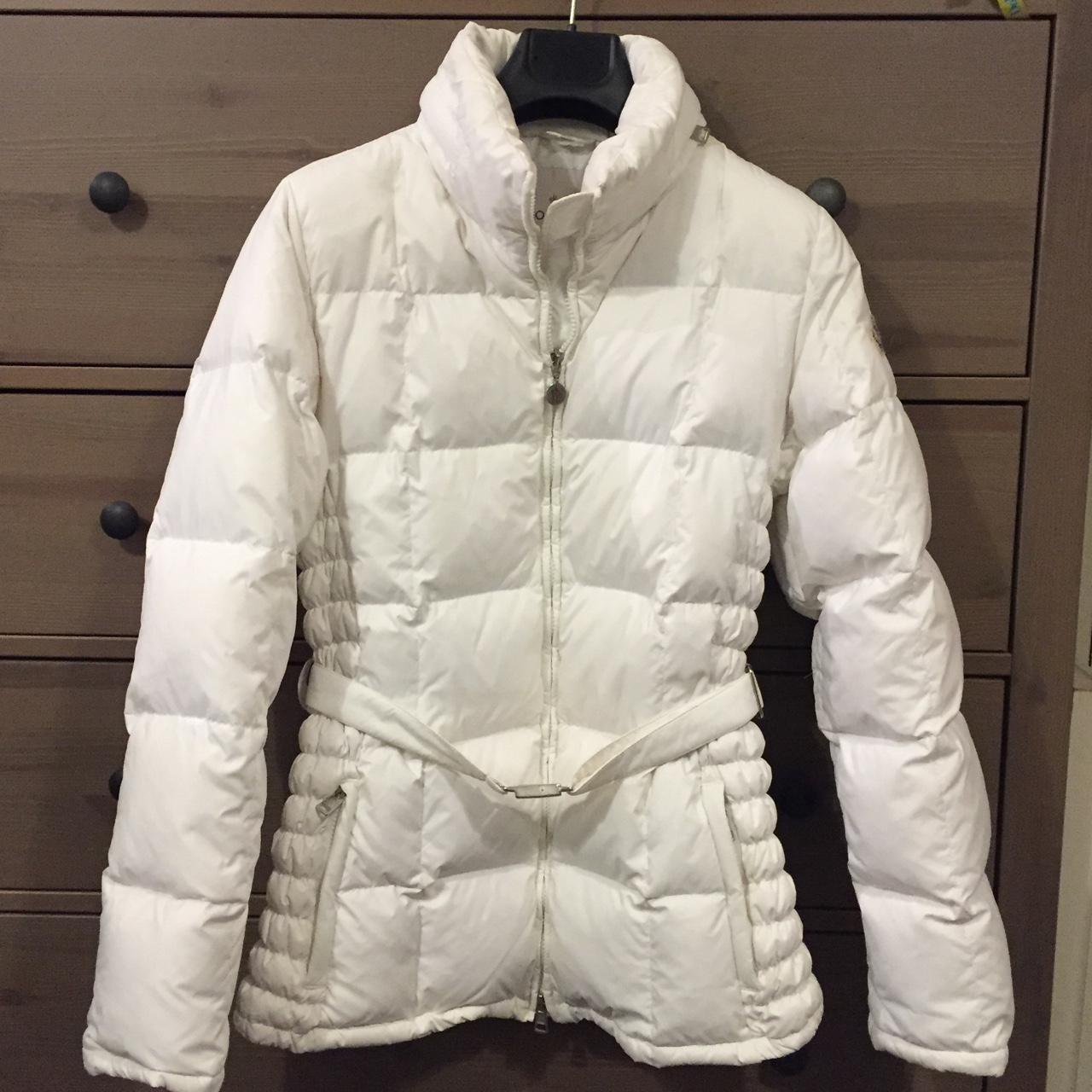 MONCLER bianco. Originale. Piuma d'oca. Taglia 44.... - Depop