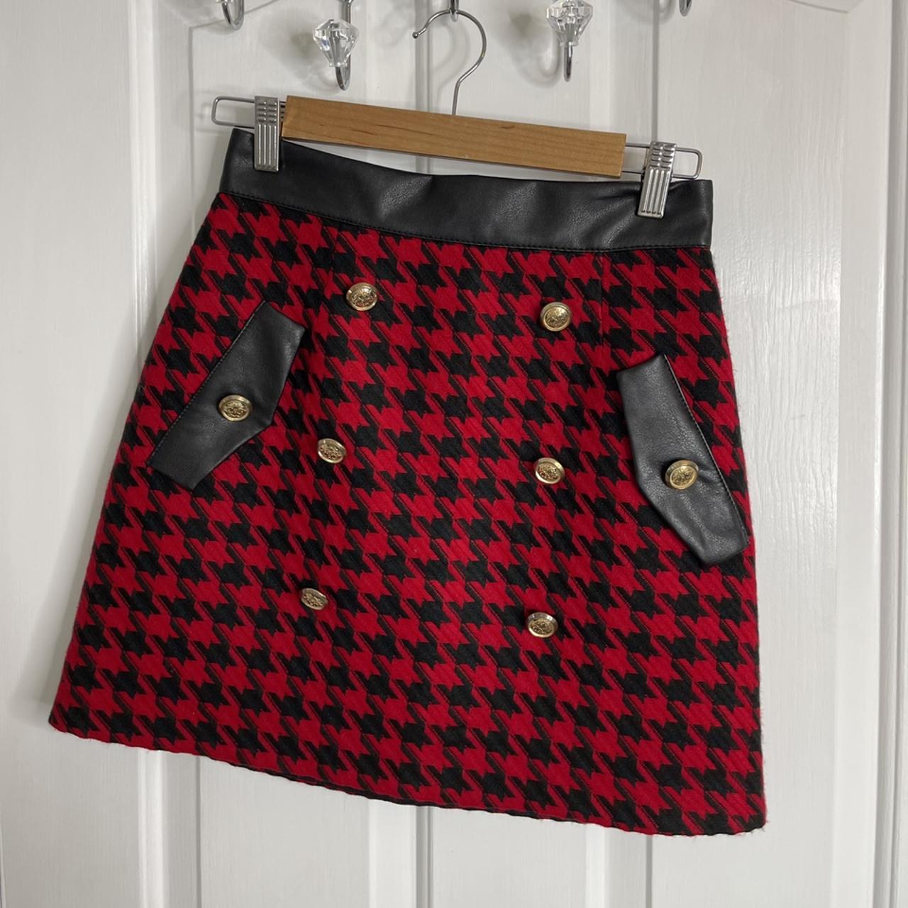 Red and black dogtooth River Island skirt. Size 8.... Depop