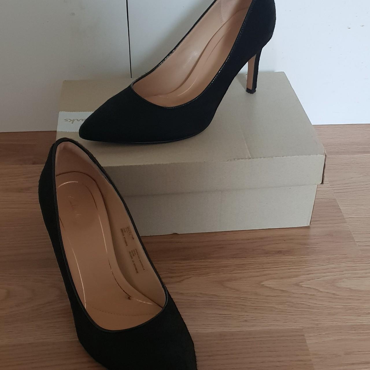 Clarks Dinah Keer: Black interest Depop