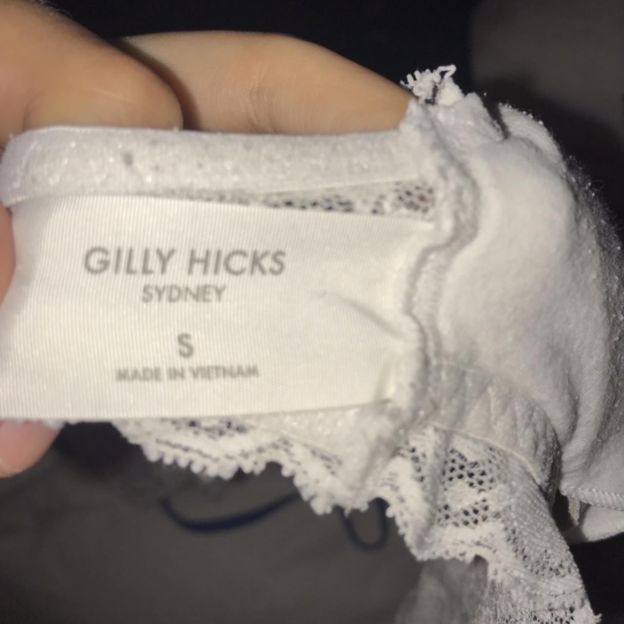 Gilly Hicks white t-shirt bra. Size 30A but could - Depop