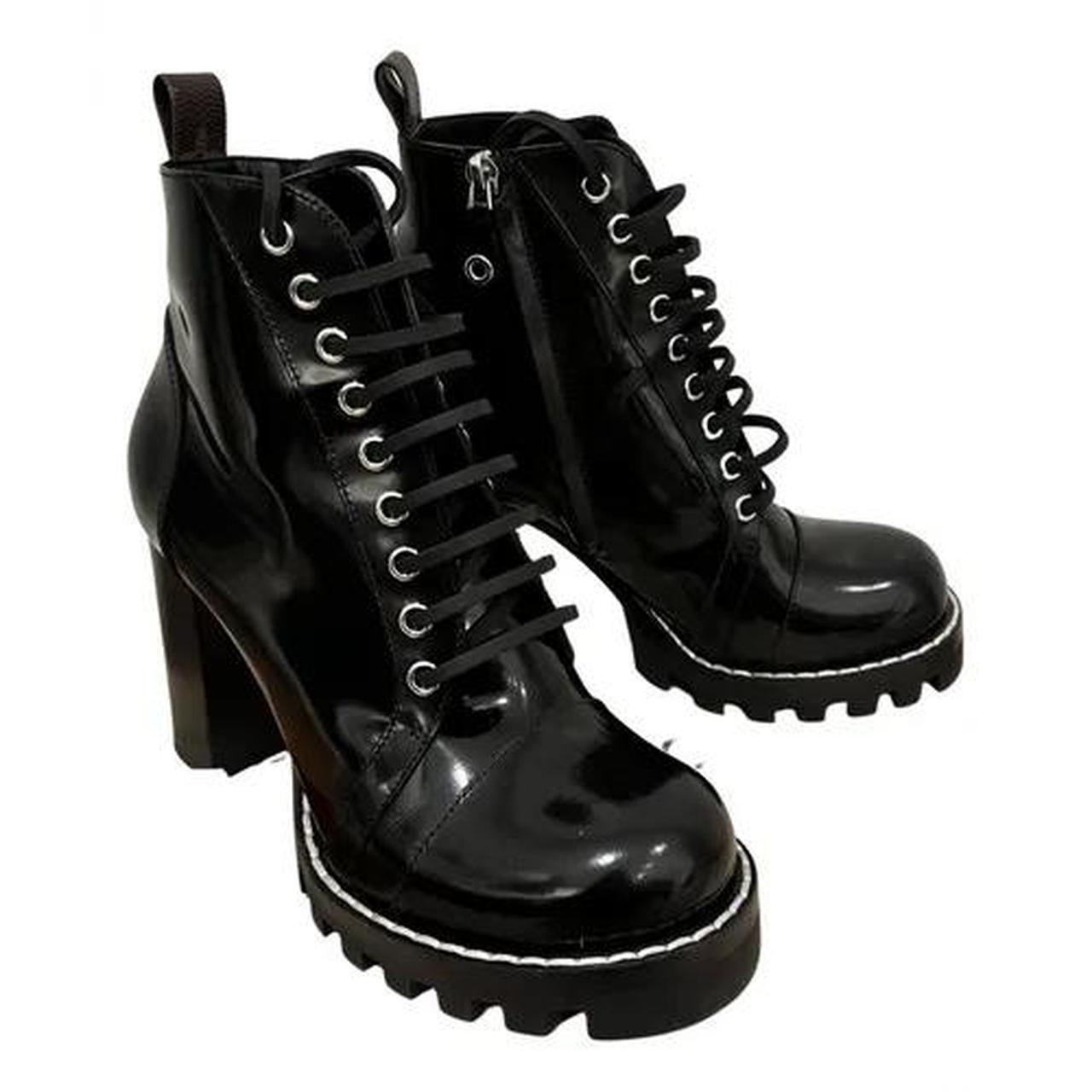 lv star trail ankle boot