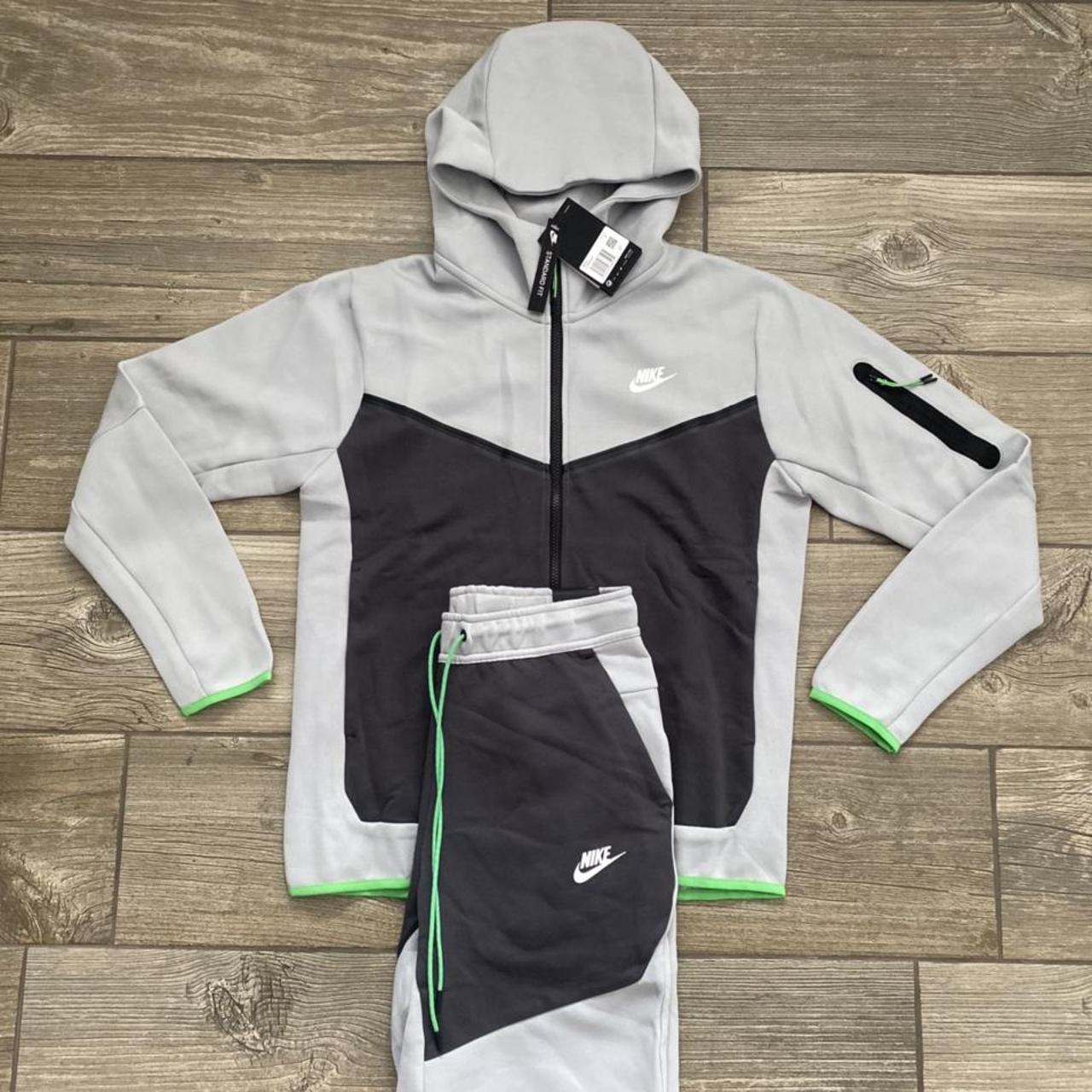 Nike Men's Hoodie | Depop