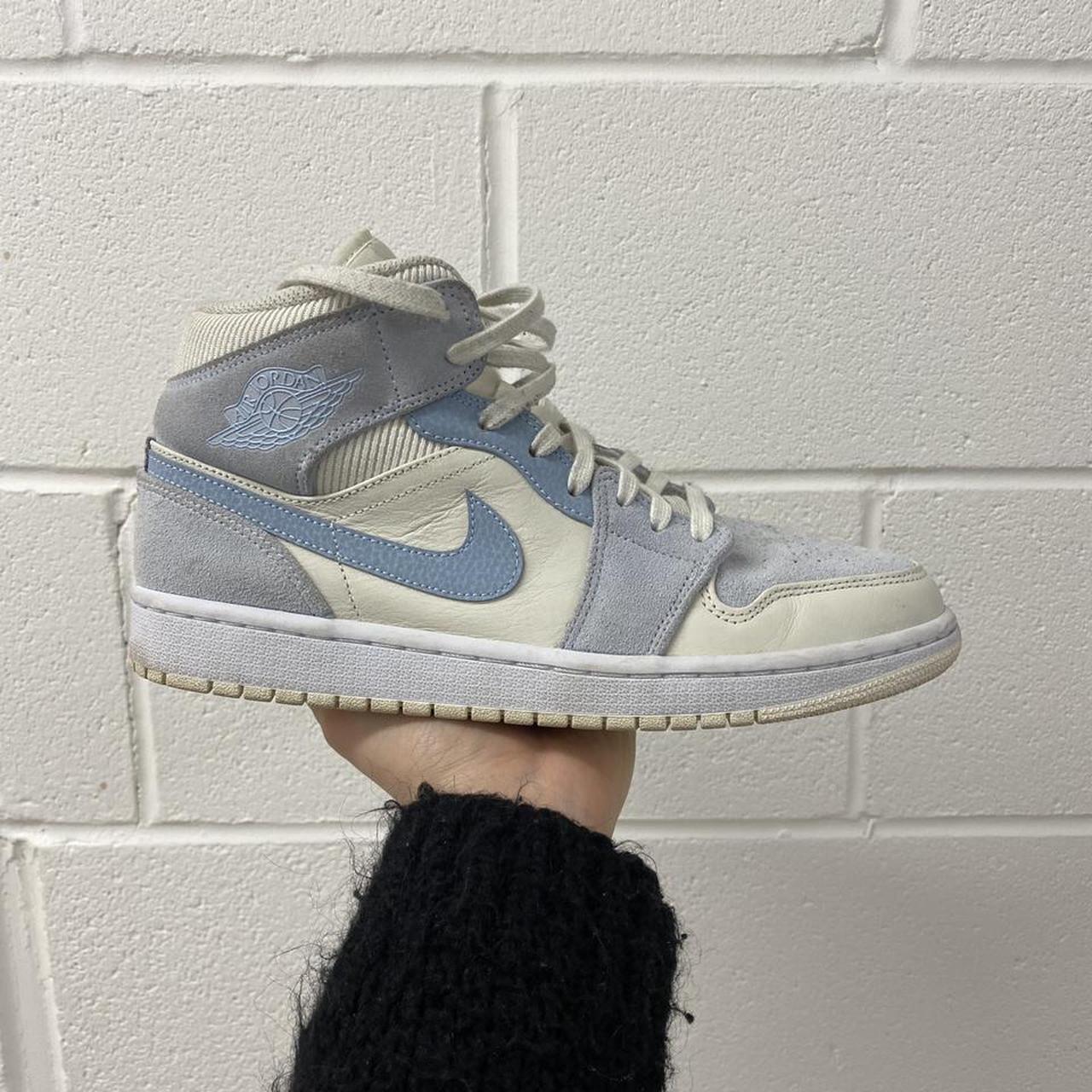 jordan 1 mid textures