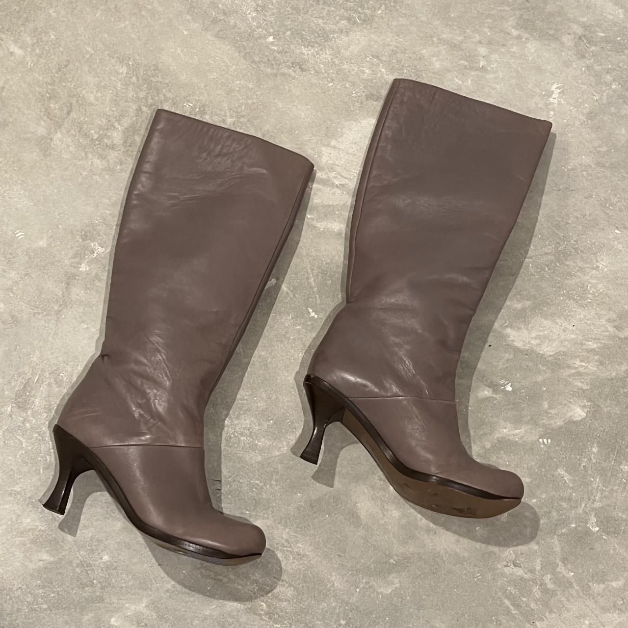 Product Image 1 - Marni Heel Boots
Measurements
Heel: 2.5ins
Length: 15.5ins
Calf: