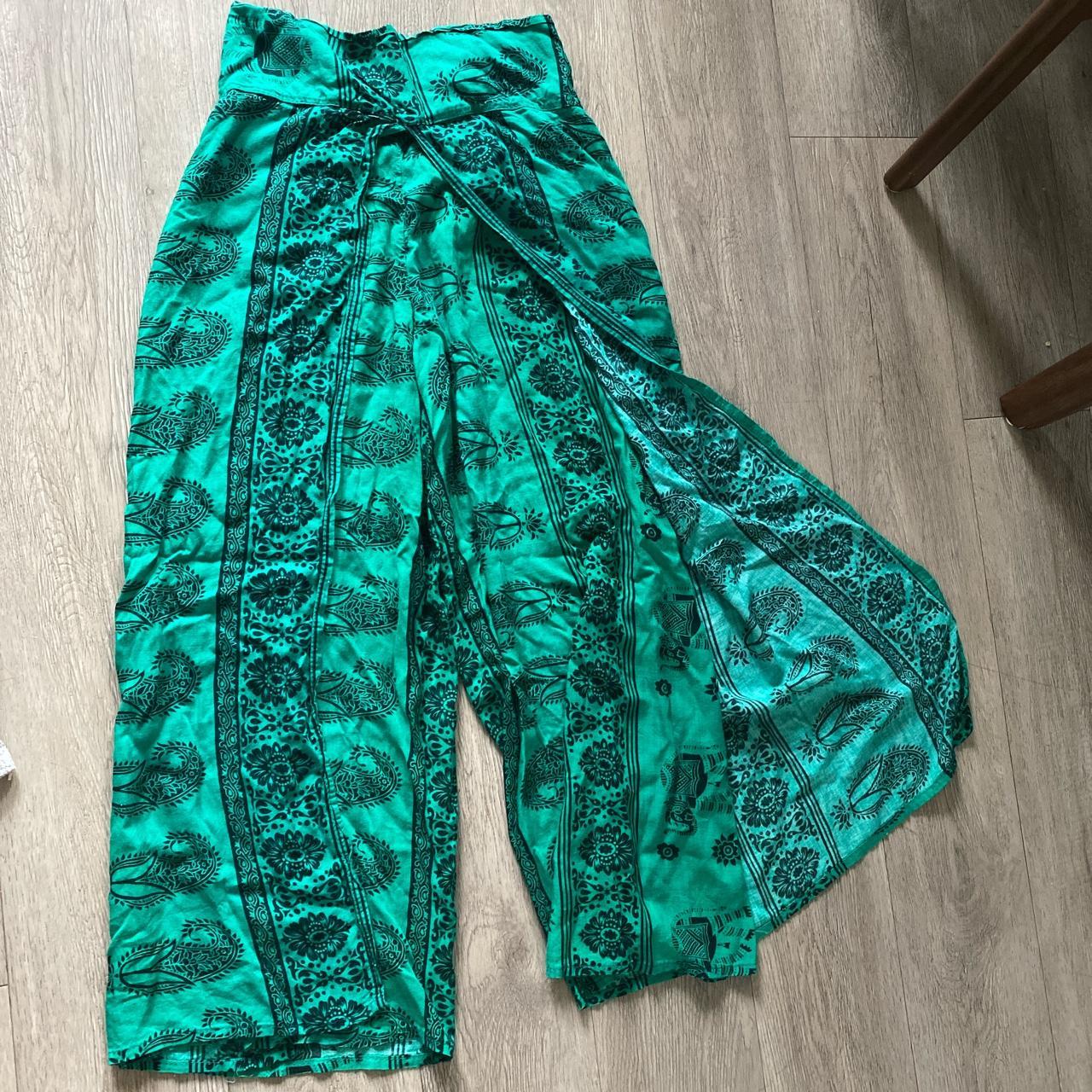 Women's Black and Green Trousers | Depop