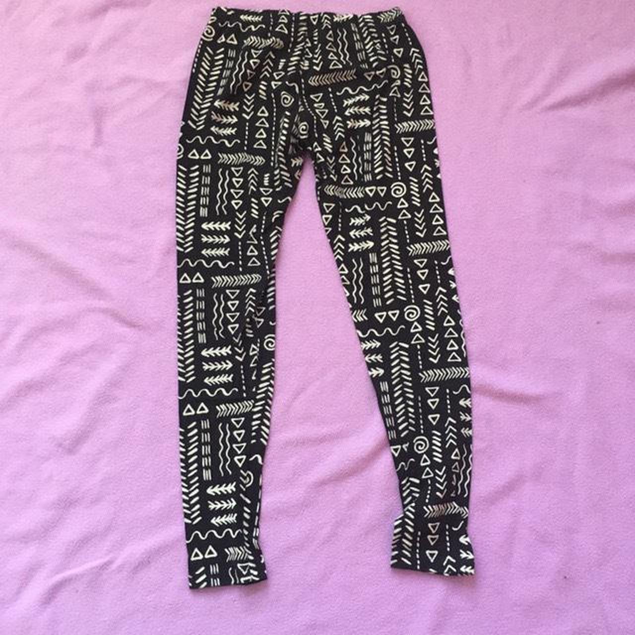 Mossimo patterned leggings. The label says large but