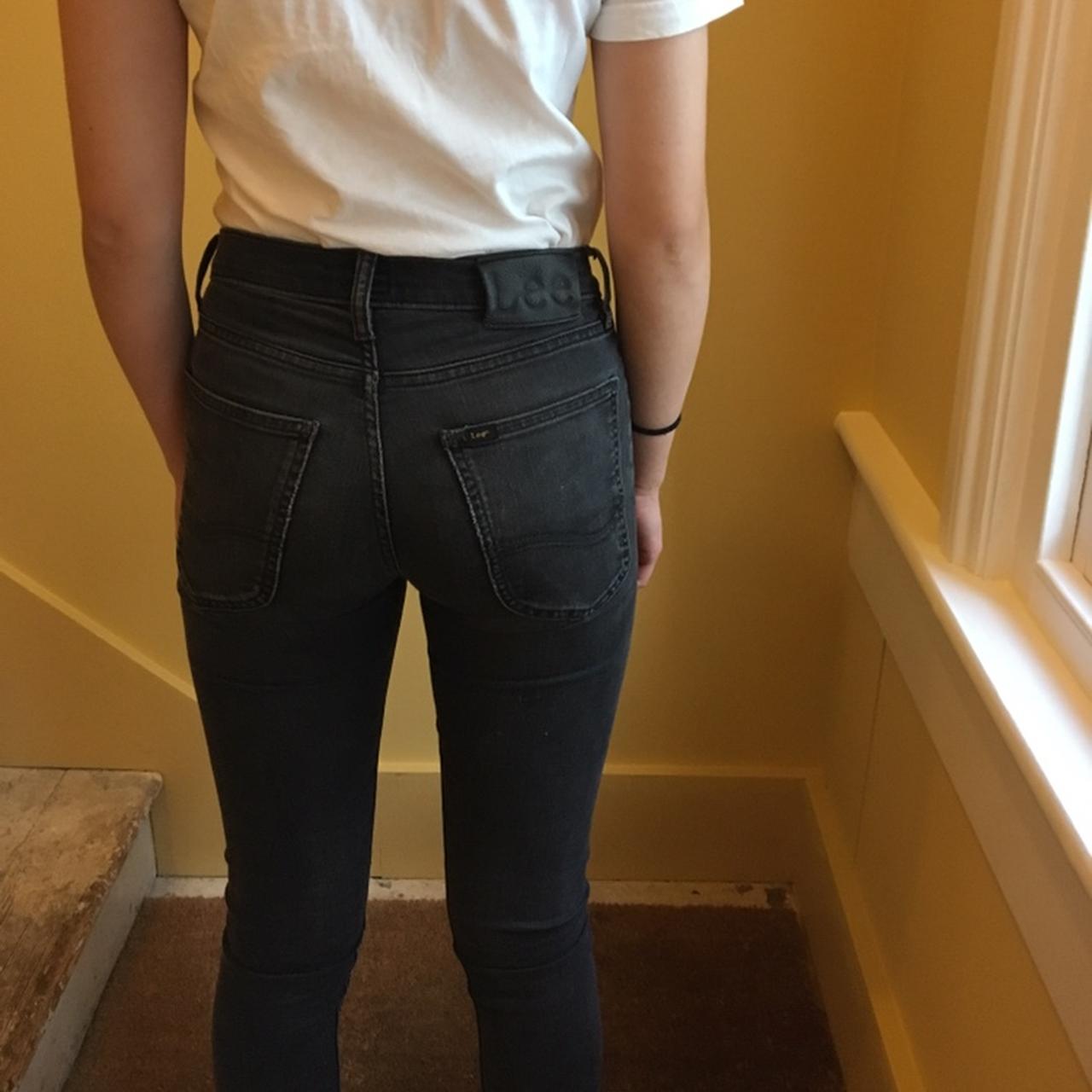 A pair of excellent quality lee skinny jeans in the... - Depop