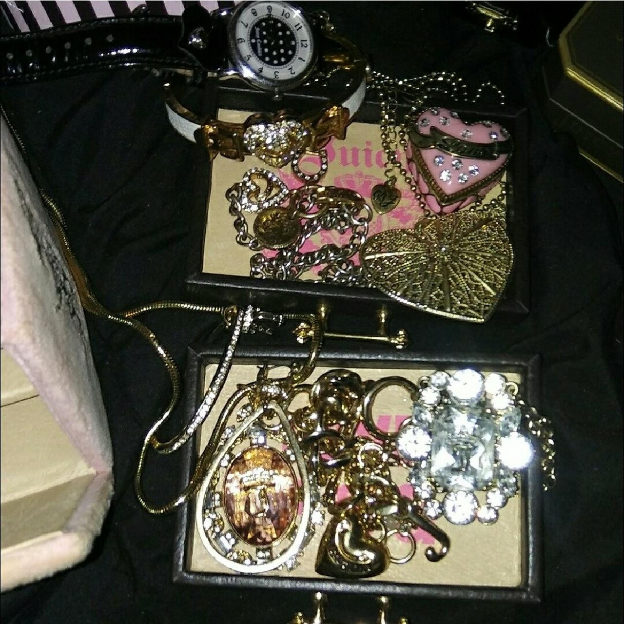 JUICY COUTURE NECKLACE IN BOX for Sale in Orlando, FL - OfferUp