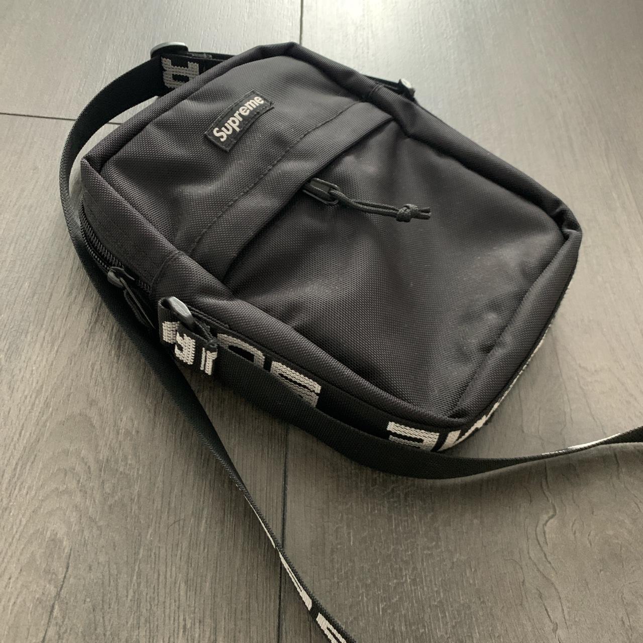 ✖️AUTHENTIC SUPREME SHOULDER BAG S18. BLACK AND - Depop